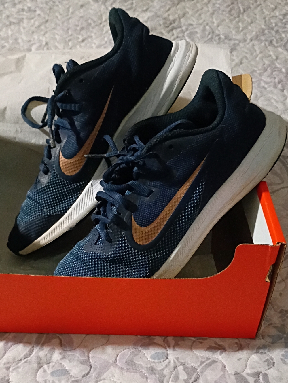 Nike Downshifter 9 6Y MidnightNavy/Bronze Swoosh